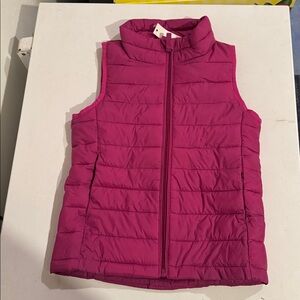 Amazon Essentials Girls Lightweight Water-Resistant Packable Puffer Vest -M